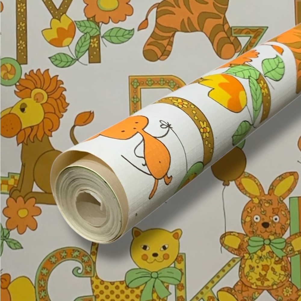 Vintage 70’s Whimsical Jungle Animal Kids Wallpaper